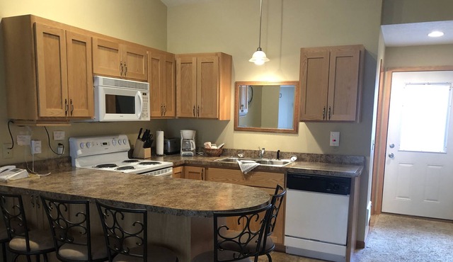 Peaceful Quadna Mountain Resort Townhouse w/ Hill Lake Access!