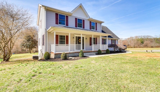 Peaceful Queenstown Home w/Deck & Grill!