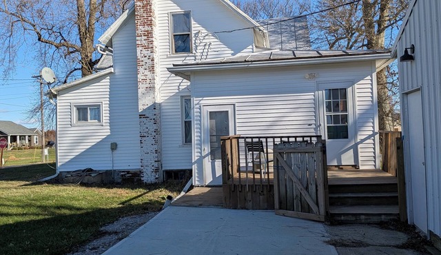Peaceful, quiet farmhouse outside charming Johnstown