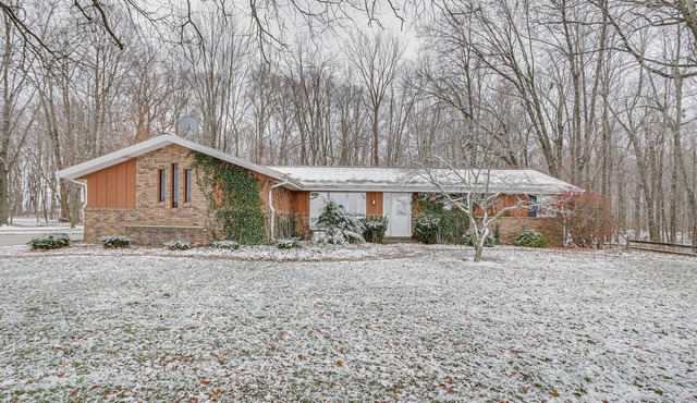 Peaceful + Quiet Home in Nappanee’s Countryside!