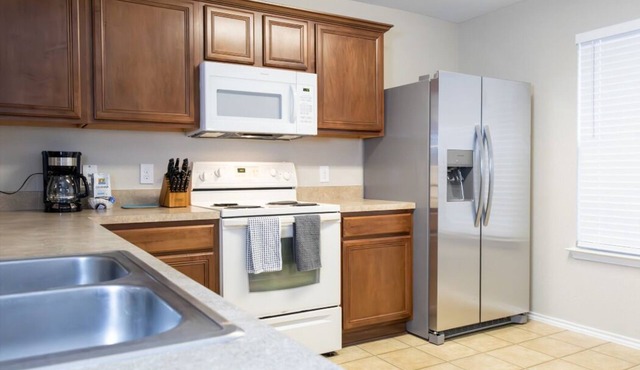 Peaceful & Quiet Neighborhood 30 Days Minimum Stay 30 Min from AT&T Stadium
