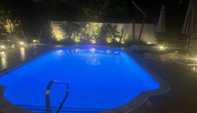 Peaceful quiet relaxing pet friendly close to Wilton Manors.