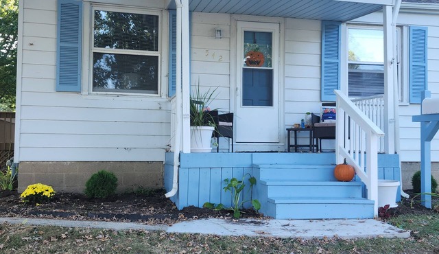 Peaceful & Quiet. nClose to Great Lakes, prime outlet, Winthrop Harbor Marina.