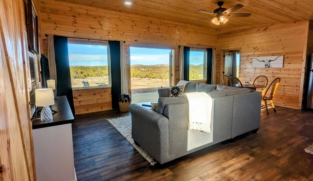 Peaceful quite cabin to kick back, relax and recharge!