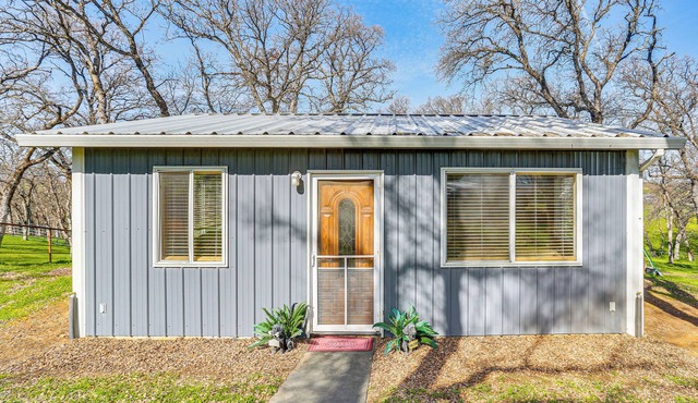 Peaceful Ranch Getaway w/Deck in Red Bluff!