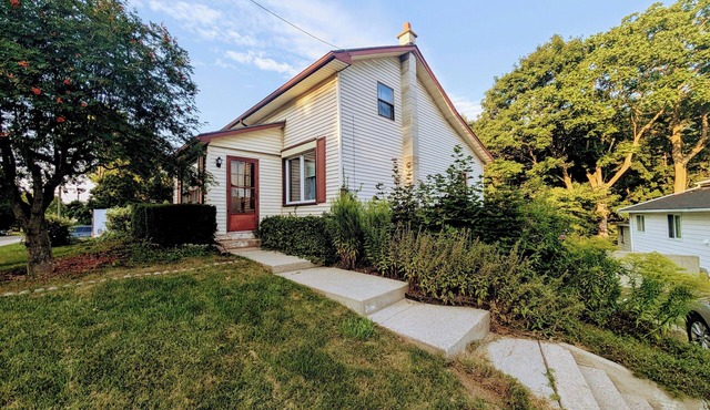 Peaceful Ravine-Backed Cottage | Firepit, BBQ & Nature Views, Pet-Friendly!