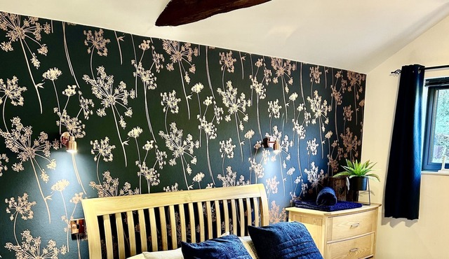 Peaceful relaxation or base for exploring w/hot tub & Pizza Oven