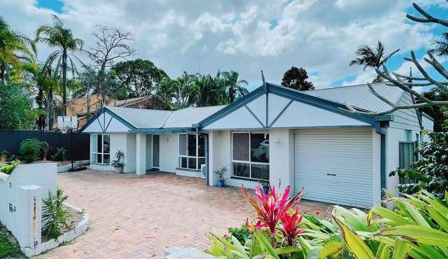 Peaceful, Relaxing Getaway 5 Bedroom House With Spa