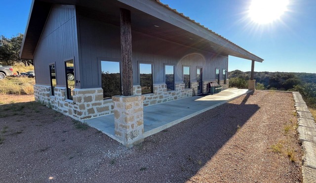 Peaceful, remote cabin overlooking the Llano river. Perfect for couples!