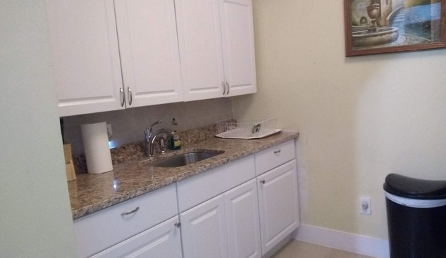 PEACEFUL RENOVATED MAIN FL PROPERTY W/KITCHEN - 3 MINUTES WALK TO SUBWAY