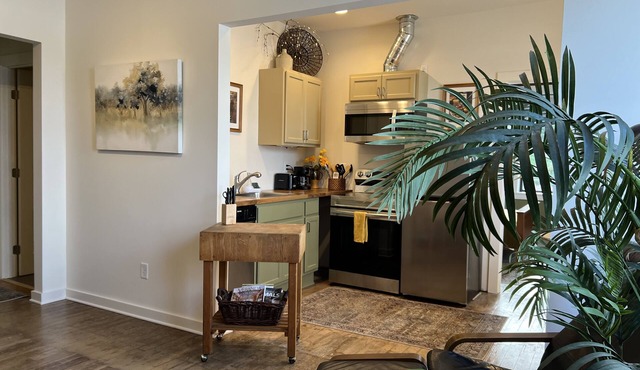 Peaceful Retreat Above Fine Art Gallery in the Palouse