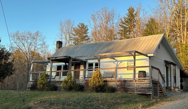 Peaceful Retreat at Lake James - Quiet Convenience