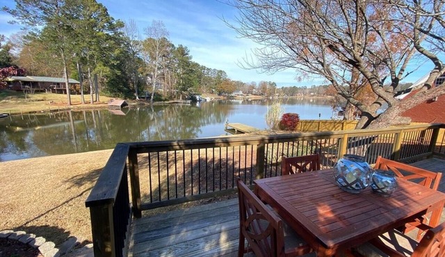 Peaceful Retreat at Beautiful Lake Carroll