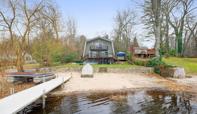 Peaceful retreat away from the hustle and bustle! Occupies 10!