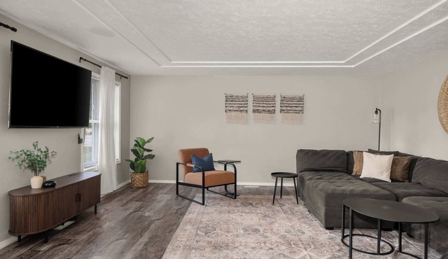 Peaceful Retreat I Comfy & Spacious Home!