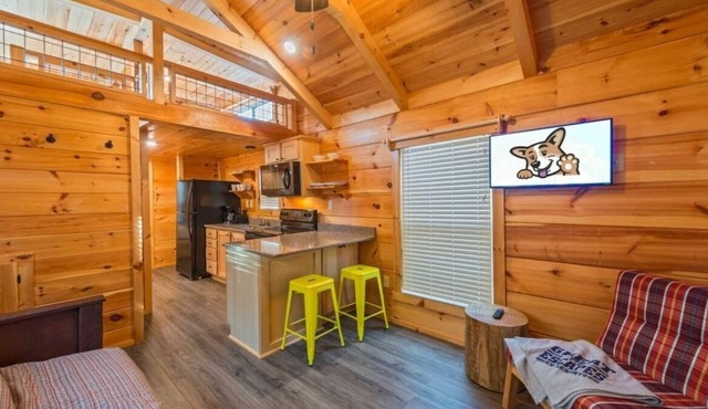 Peaceful Retreat in Bryan! Full Kitchen, Pool, Close to Kyle Field, Pets Allowed