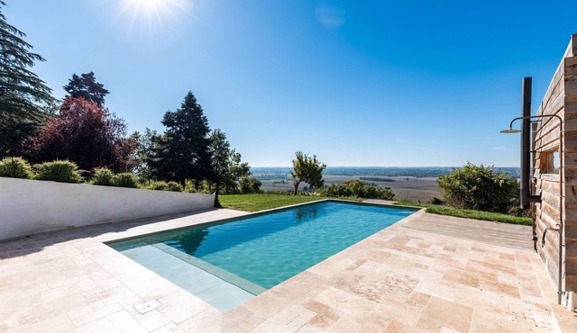 Peaceful Retreat in Entre-Deux-Mers: Charming Cottage with Pool, Sauna & Unspoiled Nature