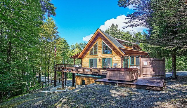 Peaceful Retreat Luxury 3 Br Home in the woods