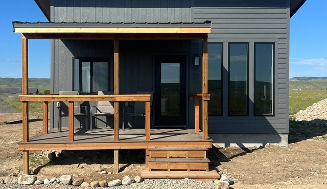Peaceful Retreat: Modern, Moody, w/Mountain Views, Covered Deck + Firepit