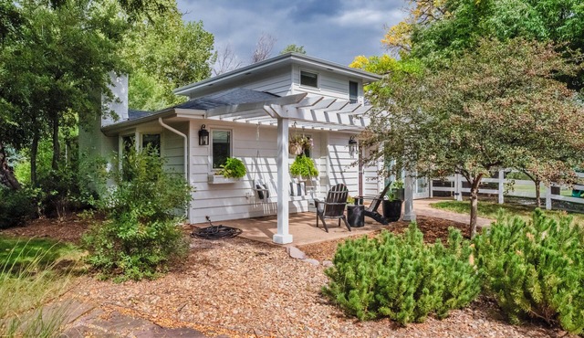 Peaceful Retreat Near Downtown Boulder – 1 Acre of Fun & Relaxation