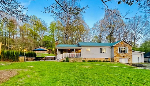 Peaceful Retreat near Ohiopyle and Fallingwater HOT TUB