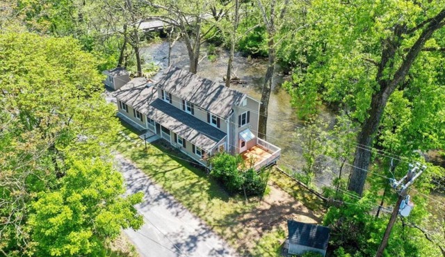 Peaceful Retreat on Creekside