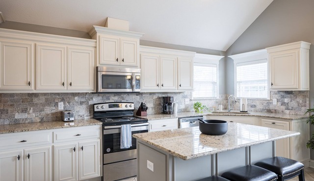 Peaceful Retreat on Newbury with Pool, Soaking Tub, King Bed