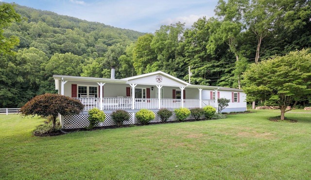 Peaceful Retreat on Potts Creek. Pet Friendly!
