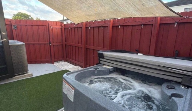 Peaceful Retreat/private Jacuzzi/sleeps 12