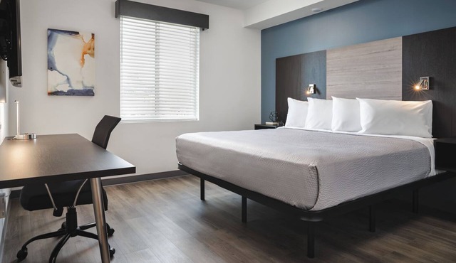 Peaceful Retreat Near Local Attractions - Spacious Suites & Pet-Friendly