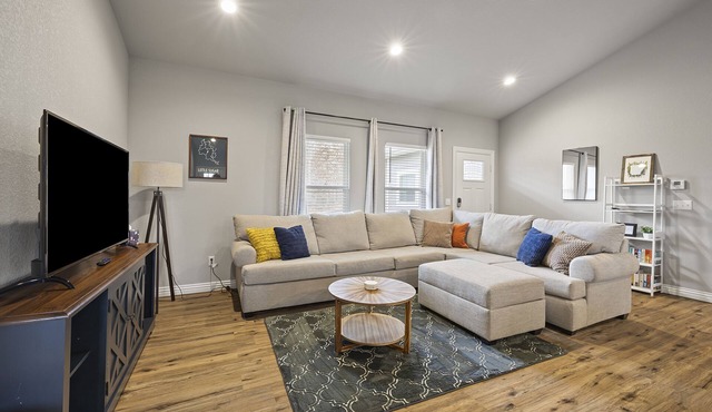 Peaceful retreat w/2 king beds + bunk beds