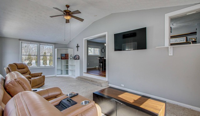 Peaceful Retreat w/Private Hot Tub in New Albany