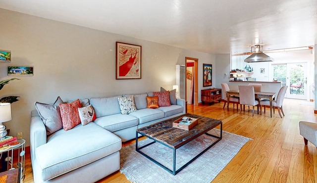 Peaceful retreat with private patio, grill, & full kitchen