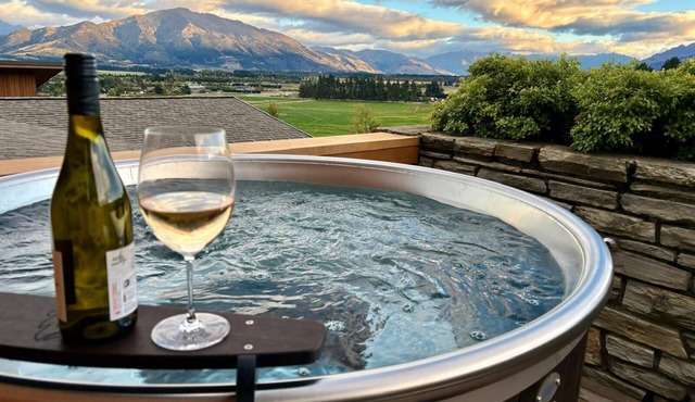 Peaceful Retreat - With Hot Tub