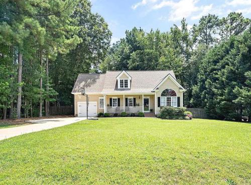 Peaceful Retreat with Large Garden in Summer Oaks