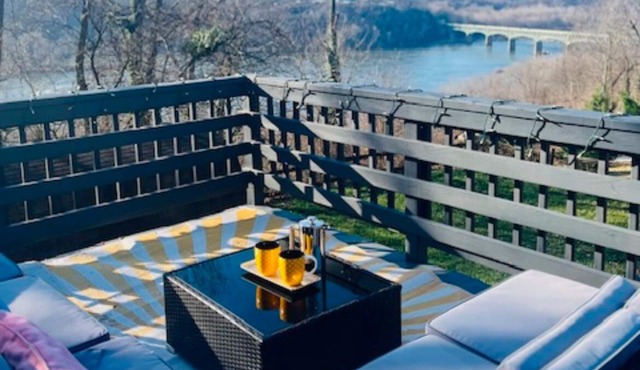 Peaceful Retreat with Stunning River and Mountain Views, Close to Harpers Ferry