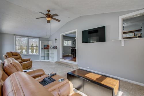 Peaceful Retreat with Private Hot Tub in New Albany