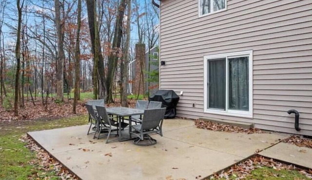 Peaceful Retreat - Wooded Lot - Spacious and Comfy