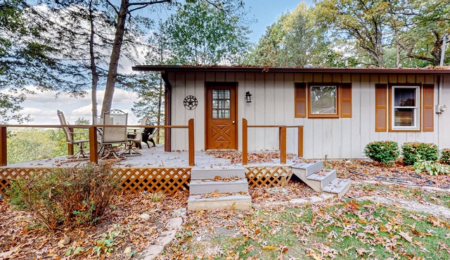 Peaceful river view home with a furnished deck, firepit, central AC, & WiFi