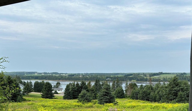 Peaceful river view cottage close to world class sandy beaches