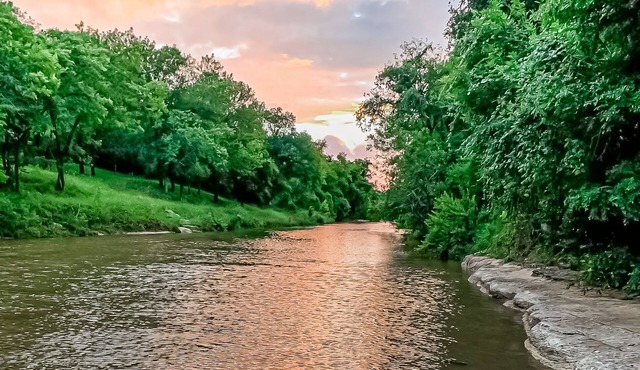 Peaceful riverfront home with enclosed yard - walk to the river