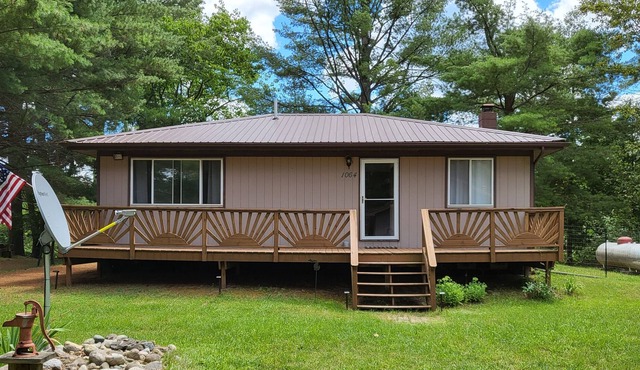 Peaceful~Riverfront~Cottage