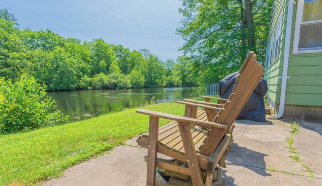Peaceful Riverfront Retreat in Hope, R.I.