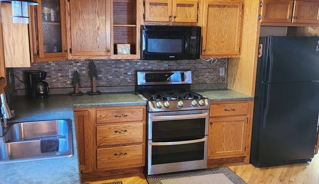 Peaceful Riverfront retreat located between Rhinelander and Minocqua
