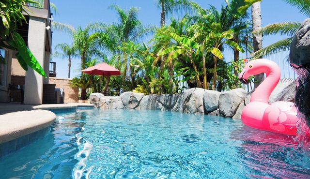 Peaceful Riverside 4-Bedrooms Oasis - King Suite, Spa - Great for long stay