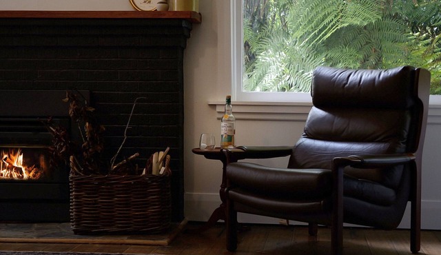 Peaceful riverside cottage in the perfect location