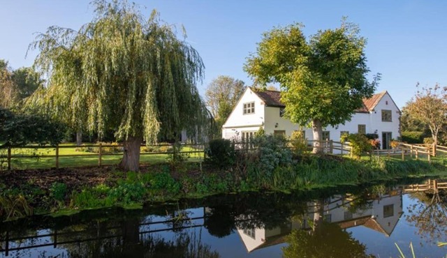 Peaceful Riverside Five Bed Cottage in Somerset