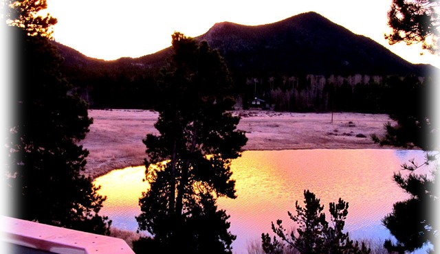 Peaceful Rocky Mountain Lake Cabin with Stunning Views and Fishing Lake Access!