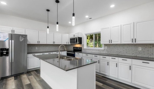 Peaceful Room in charming LaFayette