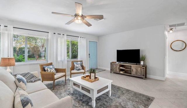 Peaceful & Roomy Waterfront Delray Beach House
